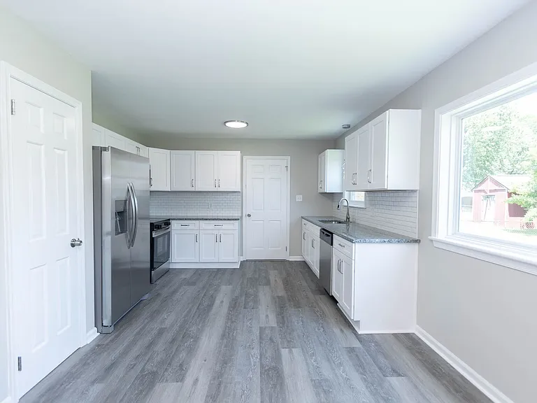 724 Lucas Creek Rd — Photo 9