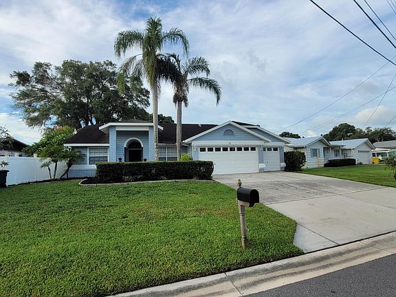 Nice view of the front of the house with extra tall palms!