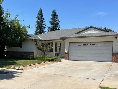 1066 E Vartikian Ave, Fresno, CA, 93710