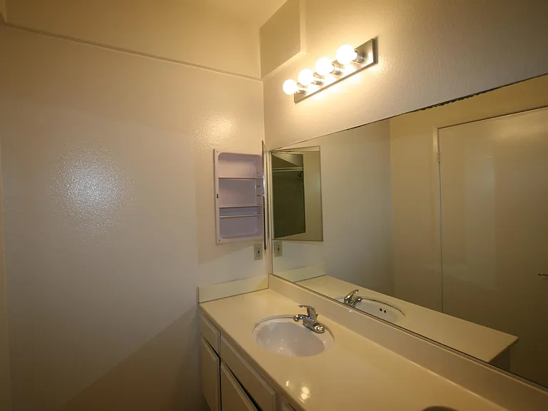3637 Clarington Ave #113 — Photo 15