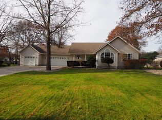 3721 Whispering Woods Dr, Muskegon, MI 49444