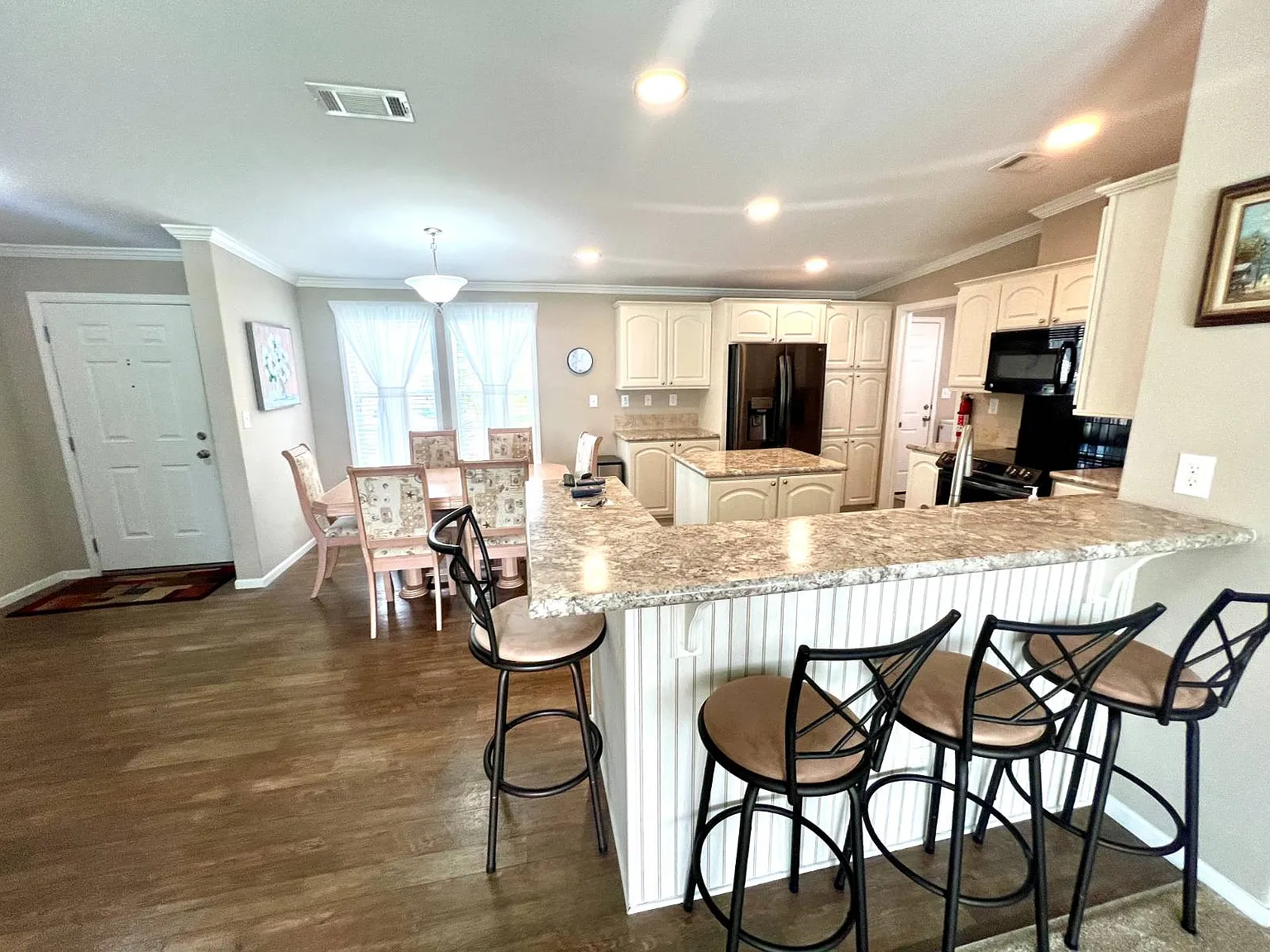 3 bed, 2.0 bath, $1,900 — Photo 3