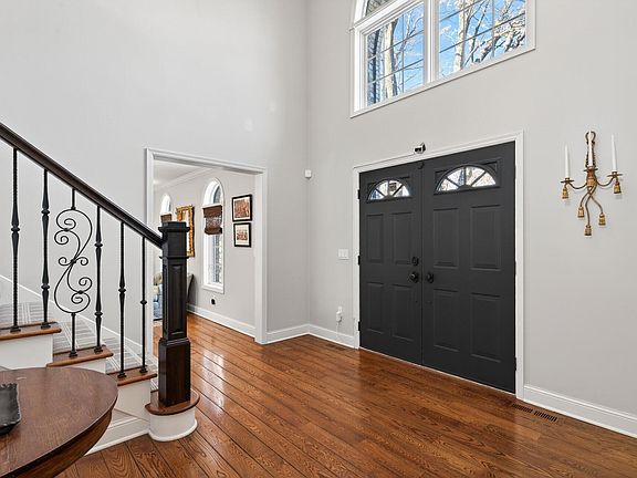 4th image of 1504 Fairfield Rd S