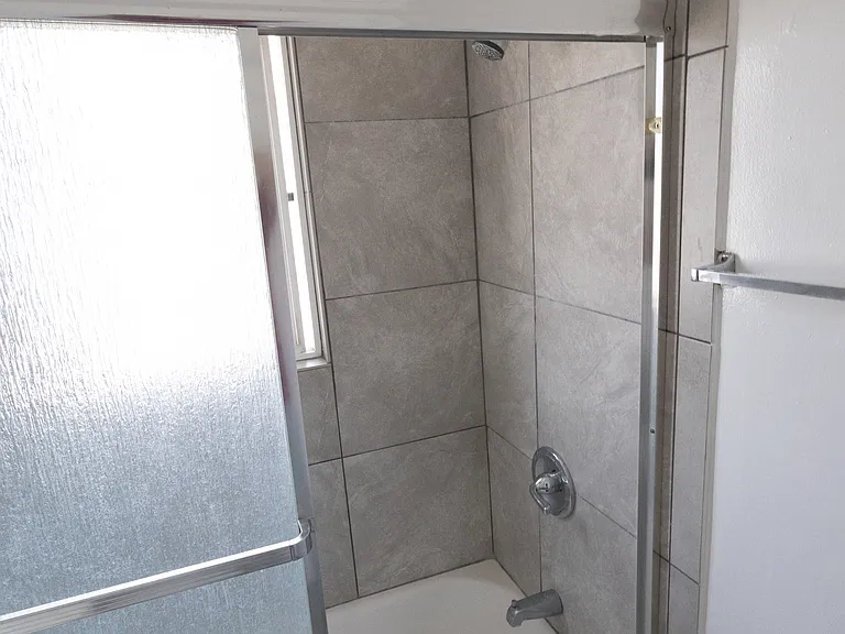 400 S Pacific Ave #402-1/2 — Photo 9
