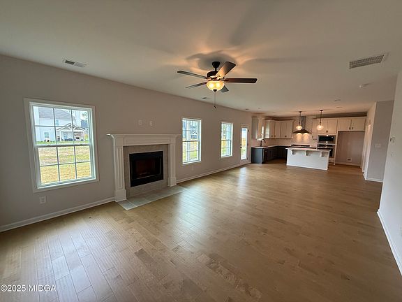 5th image of 203 Meadows Ln #180