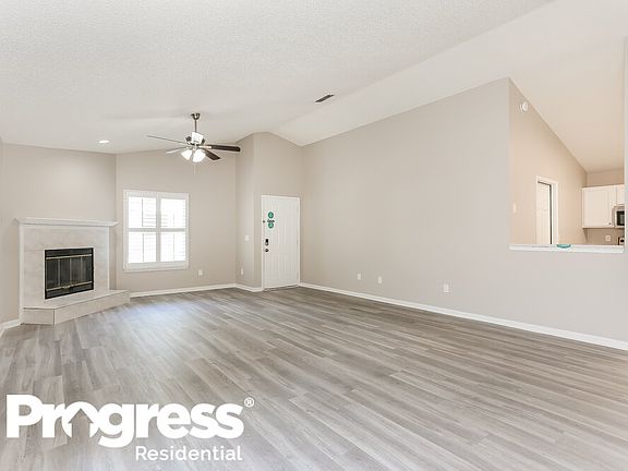 5th image of 3014 Caroline Crest Dr E