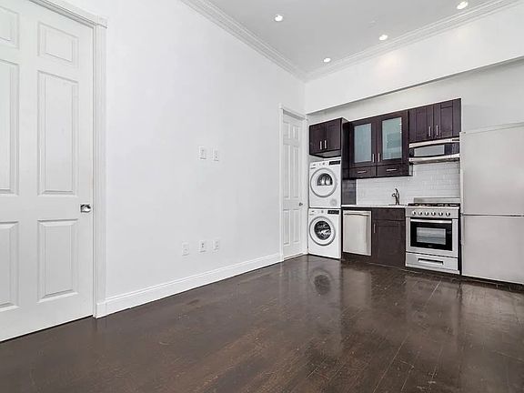 4th image of 328 E 4th St APT 1A