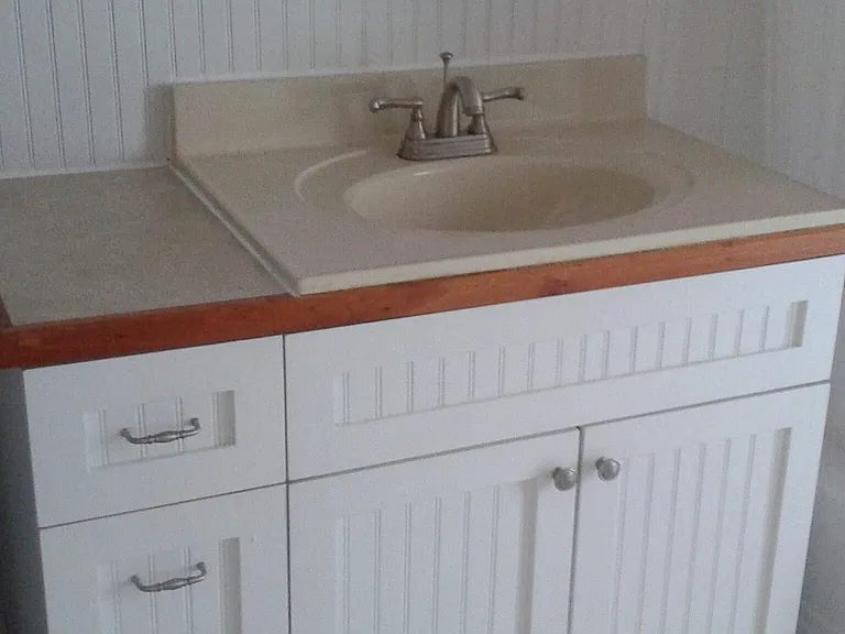 Extra drawers to the left of the sink as there are never enough drawers.