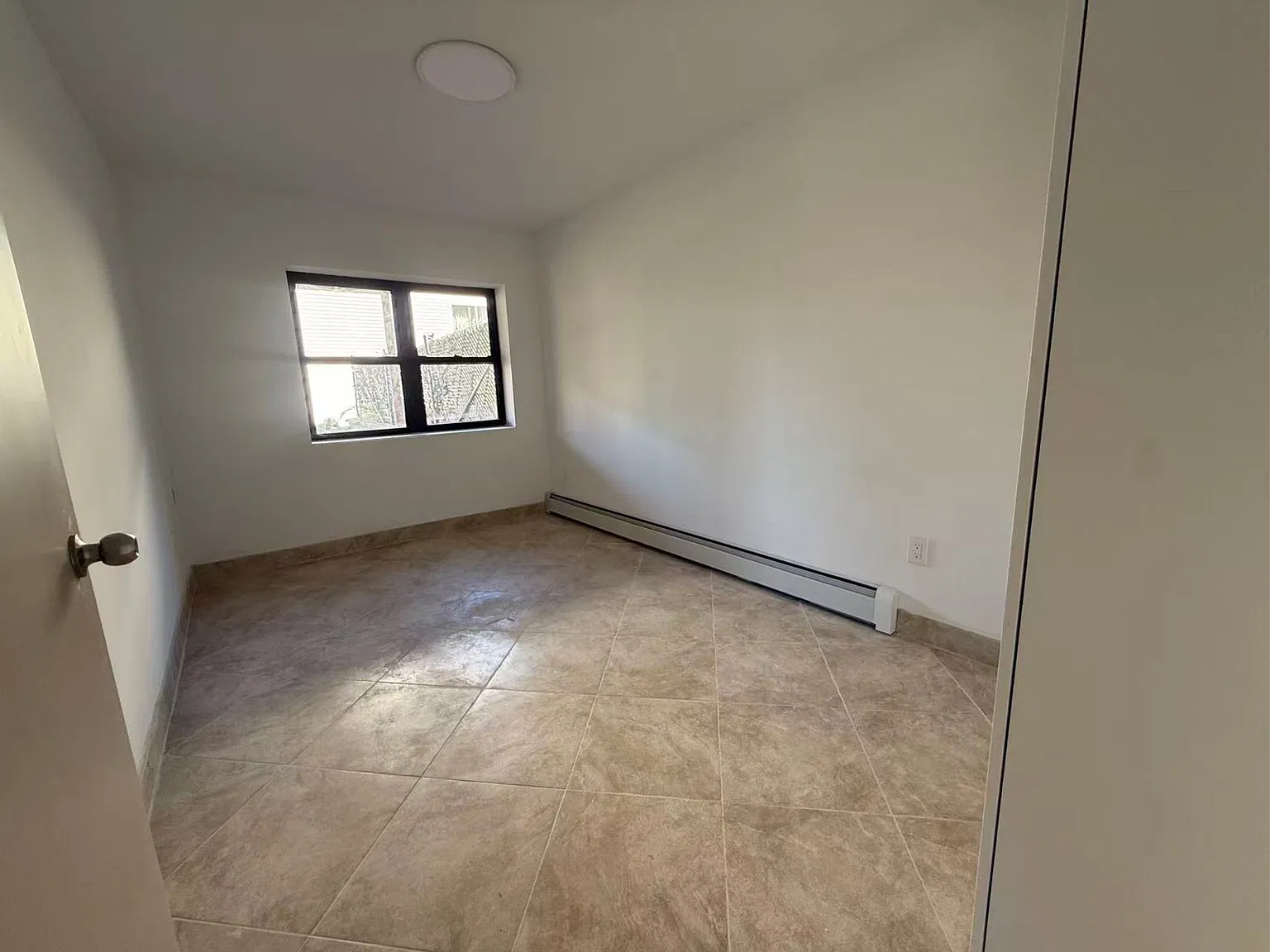 2851 Buhre Ave — Photo 3