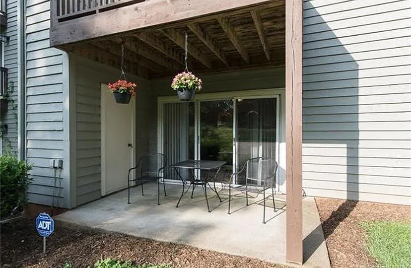 2 bed, 1022 sqft, $1,800 — Photo 3