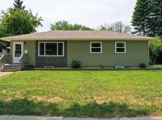 513 Maple Ln, Moorhead, MN 56560