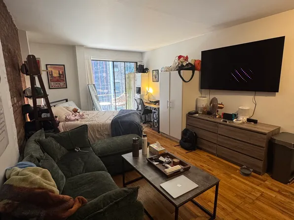 328 West 11th Street image 1 of 7