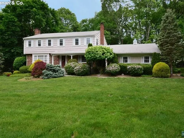 7 Brookview Ct, Ho Ho Kus, NJ 07423