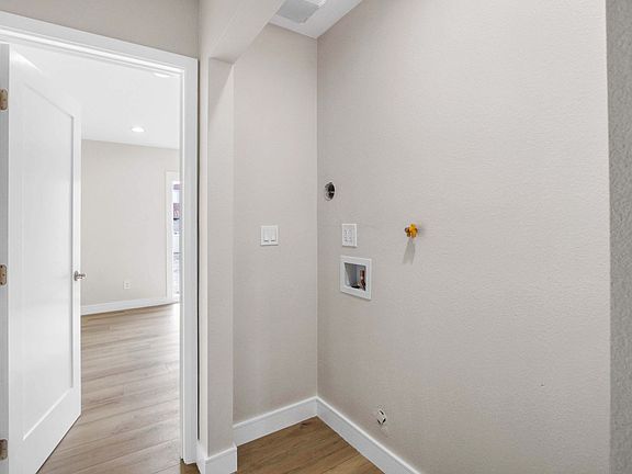 4th image of 13392 Magnolia St #13396