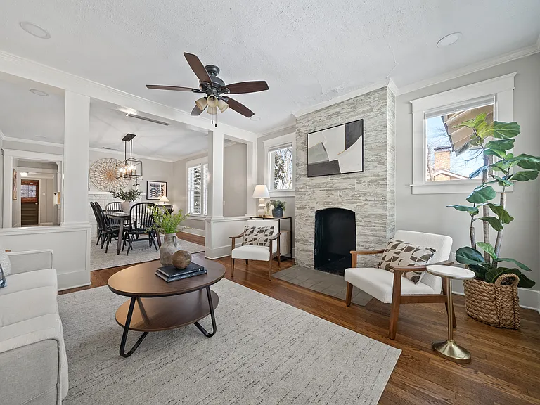 573 Alexander St — Photo 3