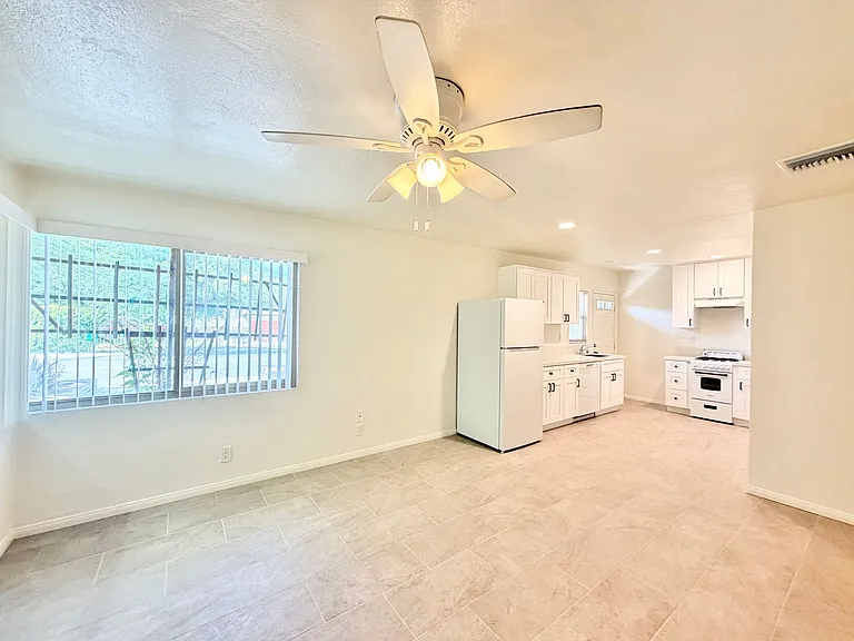 579 S Highland Dr #10 — Photo 3