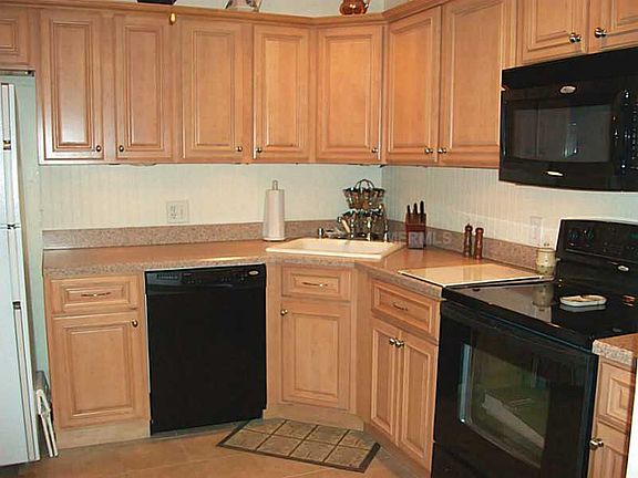2nd image of 204 Fernwood Cir #204