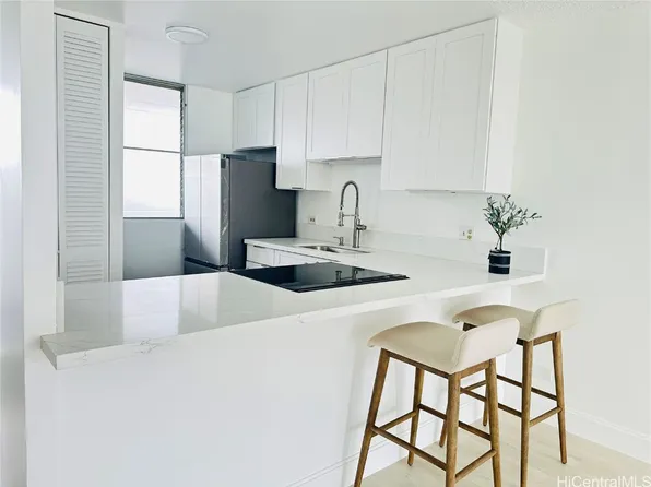 1128 Ala Napunani St APT 1006, Honolulu, HI 96818