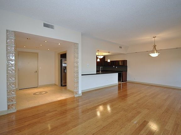 4th image of 2001 Holcombe Blvd Unit 402