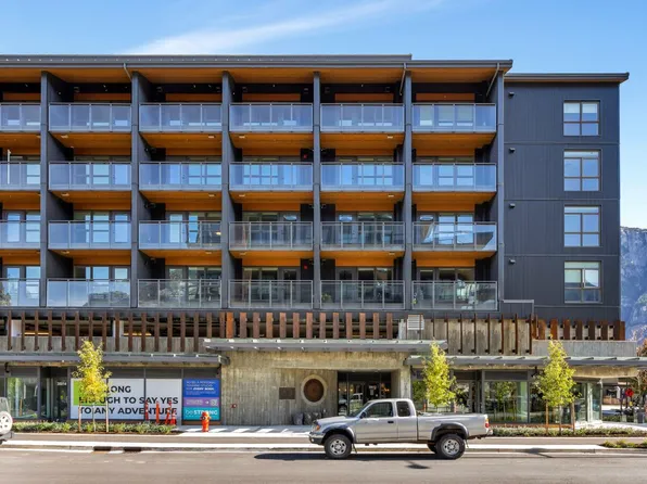 38012 3rd Ave #401, Squamish, BC V8B 1E3