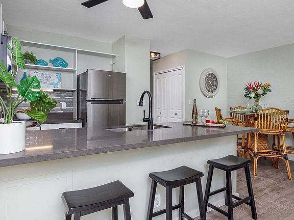 3rd image of 75-6016 Alii Dr APT 202