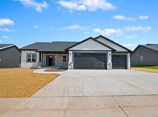 290 Rainbow Ct, Green Bay, WI 54303