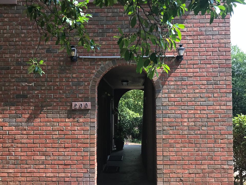 Entrance to building. Two bedrooms downstairs, two upstairs.