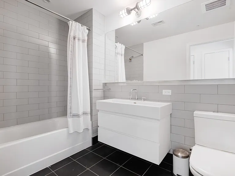 2030 8th St NW #Penthouse 4 — Photo 10