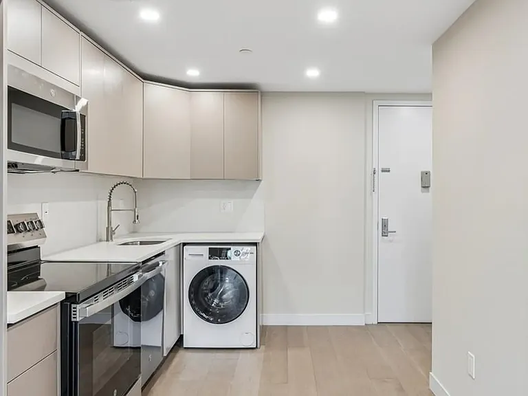 608 Ocean Ave #504 — Photo 4