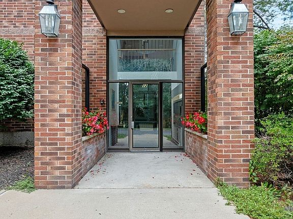2nd image of 12 Ledgewood Way APT 16