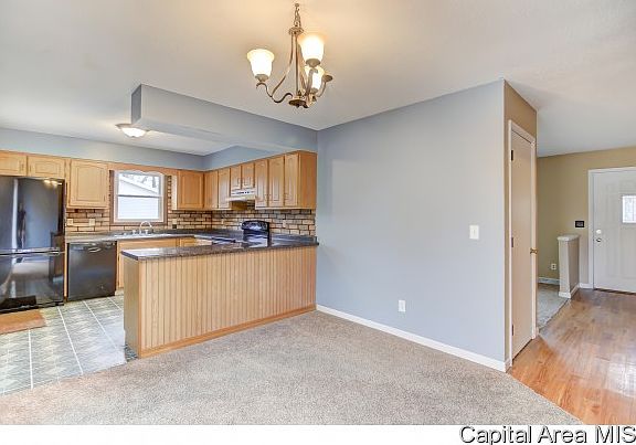 3rd image of 816 Flaggland Dr