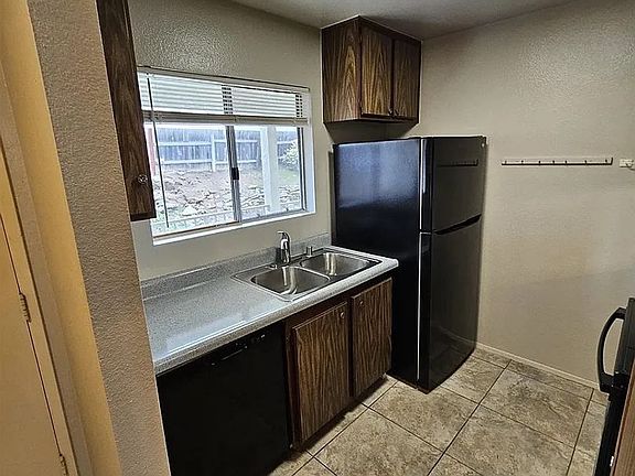 2nd image of 6675 Mission Gorge Rd Unit A202