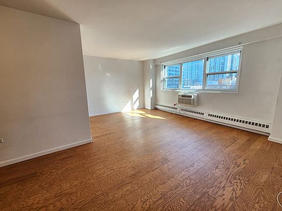 3rd image of 175 Willoughby St APT 10E