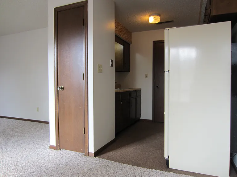 (617-629 East Grand)The Next Best Thing To Campus Housing!! — Photo 12