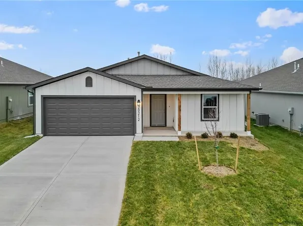 19381 Lincoln St, Spring Hill, KS 66083