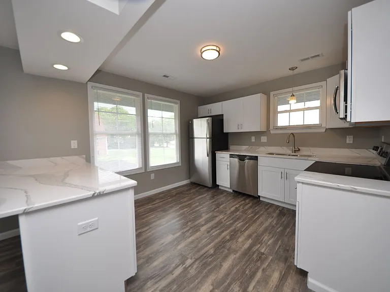 502 S Linn Ave — Photo 3
