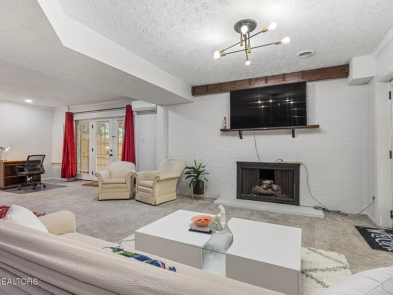 146 Federal Blvd — Photo 3