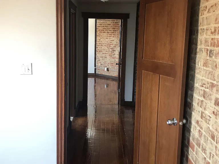 2415 Maplewood Ave — Photo 6