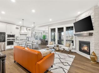 433 NW Kaylea Ct, Lees Summit, MO 64081