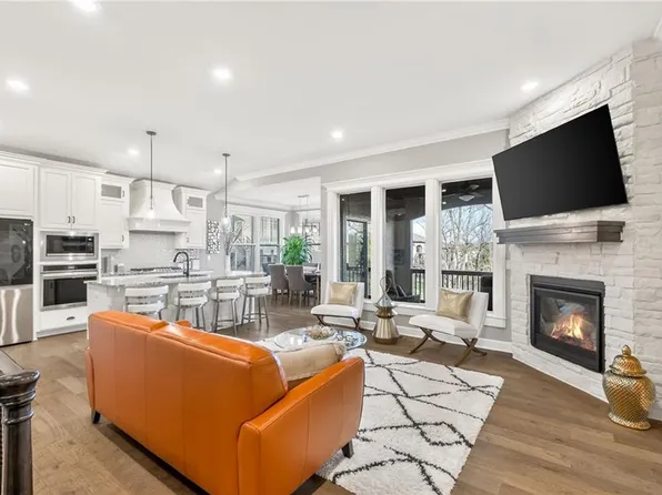 433 NW Kaylea Ct, Lees Summit, MO 64081