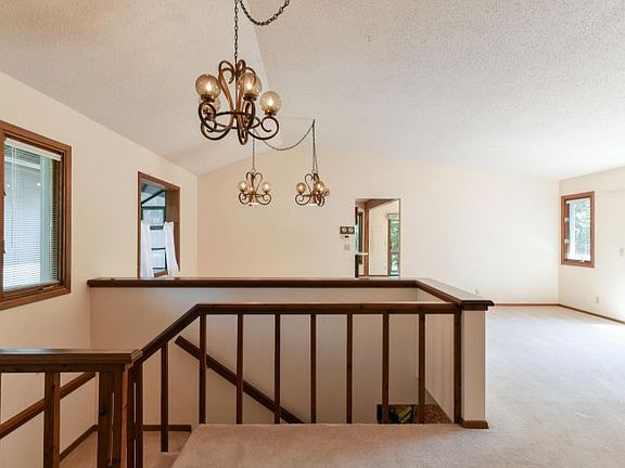 4th image of 20 Northwoods Dr
