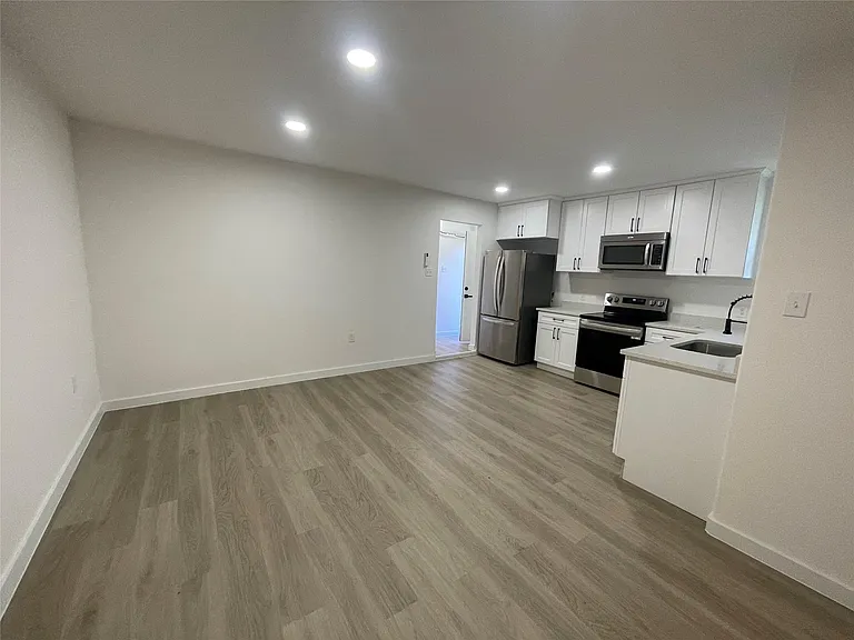 5602 Circlegate Dr #B — Photo 4