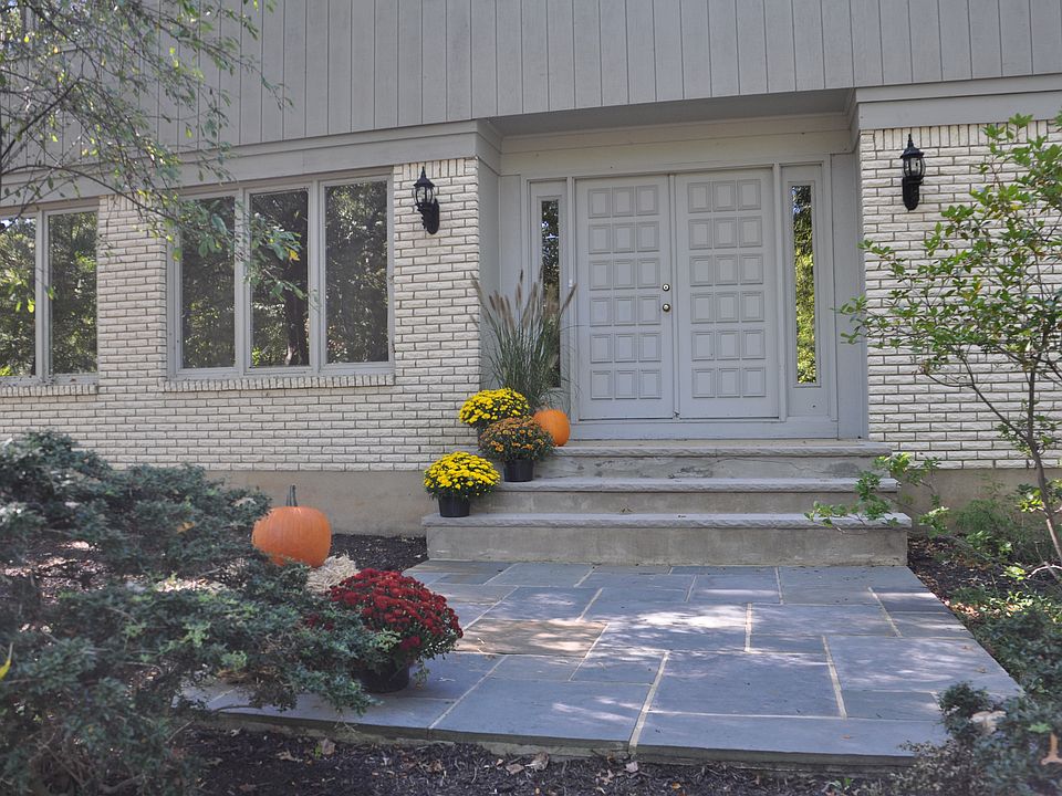 2nd image of 1200 Geiger Lane