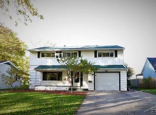 817 Airfield Ln, Midland, MI