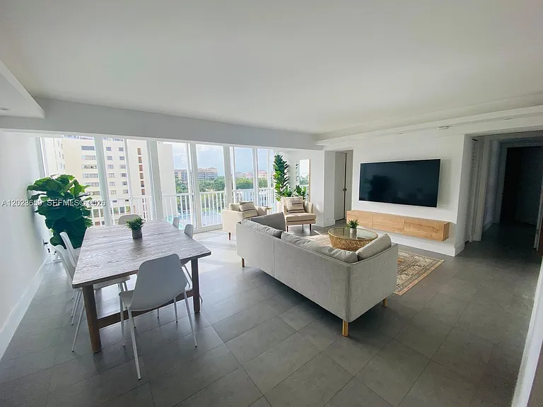 590 Ocean Dr #8B — Photo 2