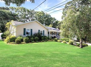20 Whitewood Dr, Rocky Point, NY 11778