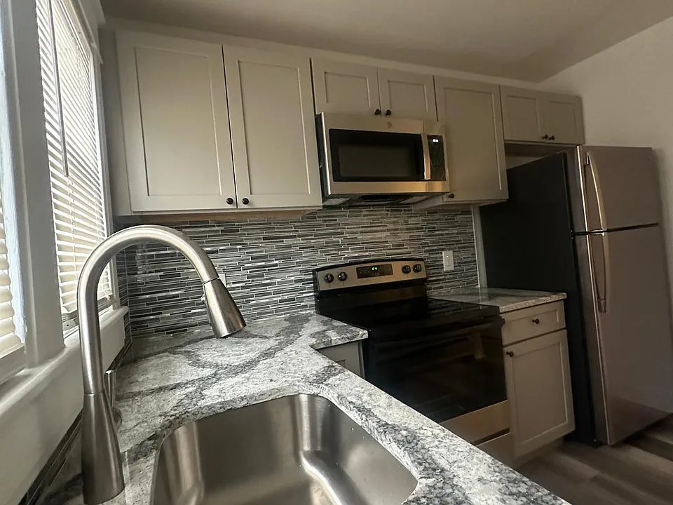 610-612 Deacon St #2