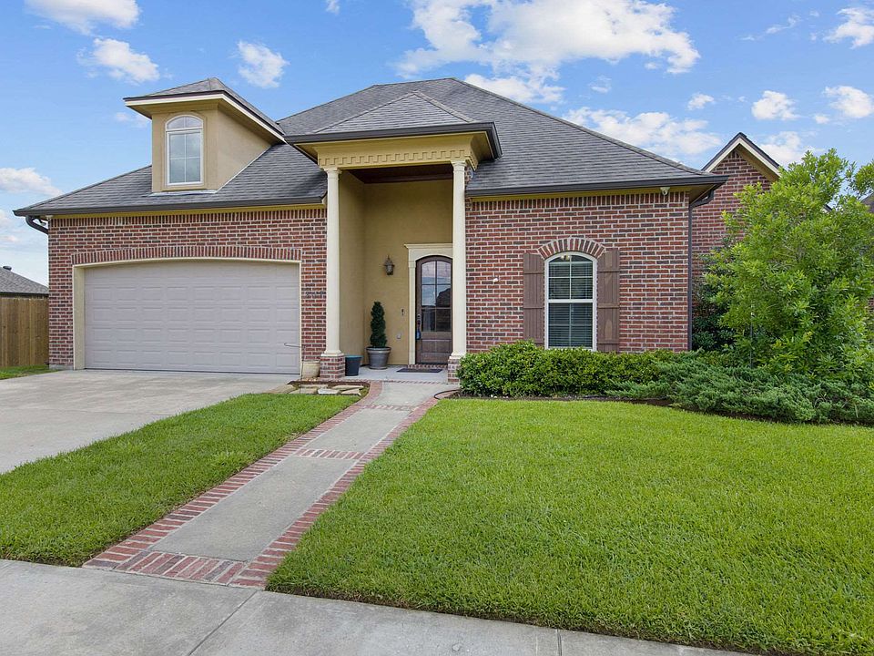 1st image of 307 Arrowwood Dr