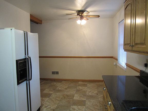 3rd image of 860 East Dr