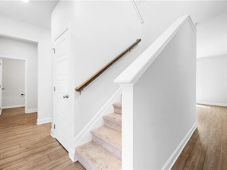 258 Station Overlook Dr — Photo 4